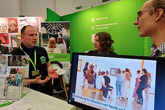 Stand der HTW-Museumsstudiengänge 2019 auf der Exponatec, einer der bedeutendsten Fachmesse für Museen in Europa. © HTW Berlin / Max Braun