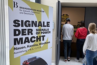 Exkursionstag im Juli 2025 nach Potsdam: Eingang ins Brandenburg Museum – für Zukunft, Gegenwart und Geschichte. © HTW Berlin / Tobias Nettke