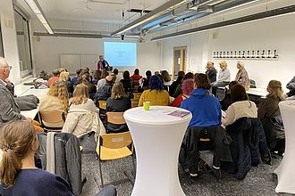 Im Februar 2023 trafen sich 36 Ehemalige und 6 Lehrende zum Alumni-Treffen. © HTW Berlin / Tobias Nettke
