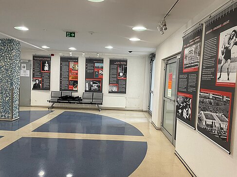 Blick in die Ausstellung vor der Ausstellungseröffnung „Werner Seelenbinder“ in Seelow. © HTW Berlin / Oliver Rump