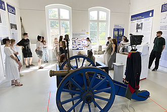 Kuratorische Einblicke in die aktuelle Sonderausstellung des Stadt- und Technikmuseums Ludwigsfelde. © HTW Berlin / Tobias Nettke