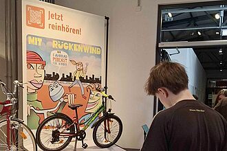 Führung mit dem Kurator Frank Steinbeck zum Thema Landverkehr © HTW Berlin / Susanne Kähler