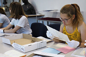 Studierende bei der Rechereche © HTW Berlin / Victoria Humpert