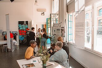 Die Studierenden im Austausch. © HTW Berlin / Lea-Marie Neuber