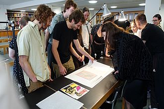 Exkursion in die Kunstbibliothek SMB-PK, Sammlung Grafikdesign (Dr. Christina Thomson) © HTW Berlin/Haffner