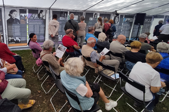 Die Ausstellung bei der Fiesta de Solidaridad / Parkaue Berlin in Kooperation mit der ENIGMA Film GmbH und Cuba Sí Berlin. © HTW Berlin / Oliver Rump